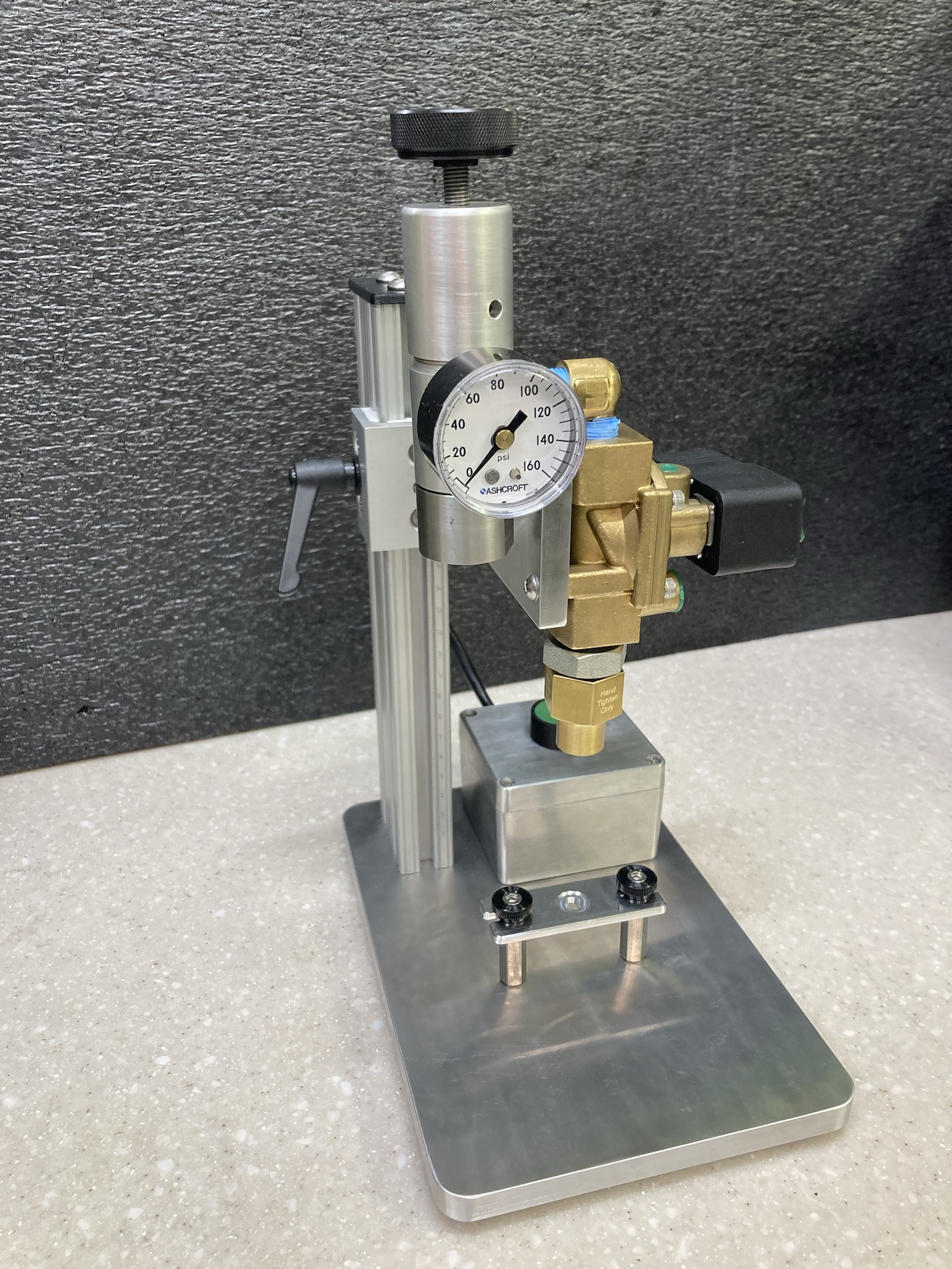 Front view of unit showing pressure gauge