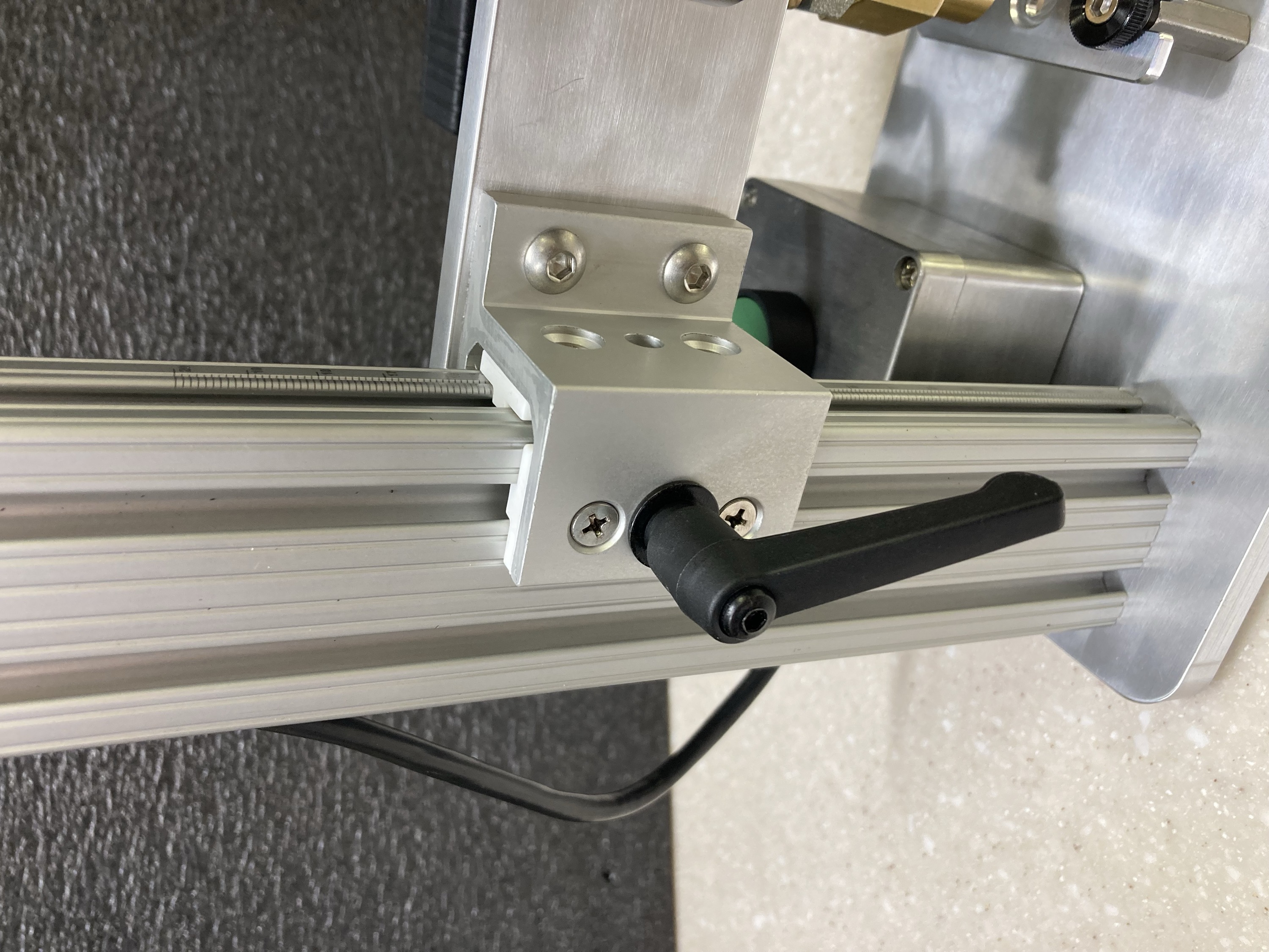 Height adjustment knob